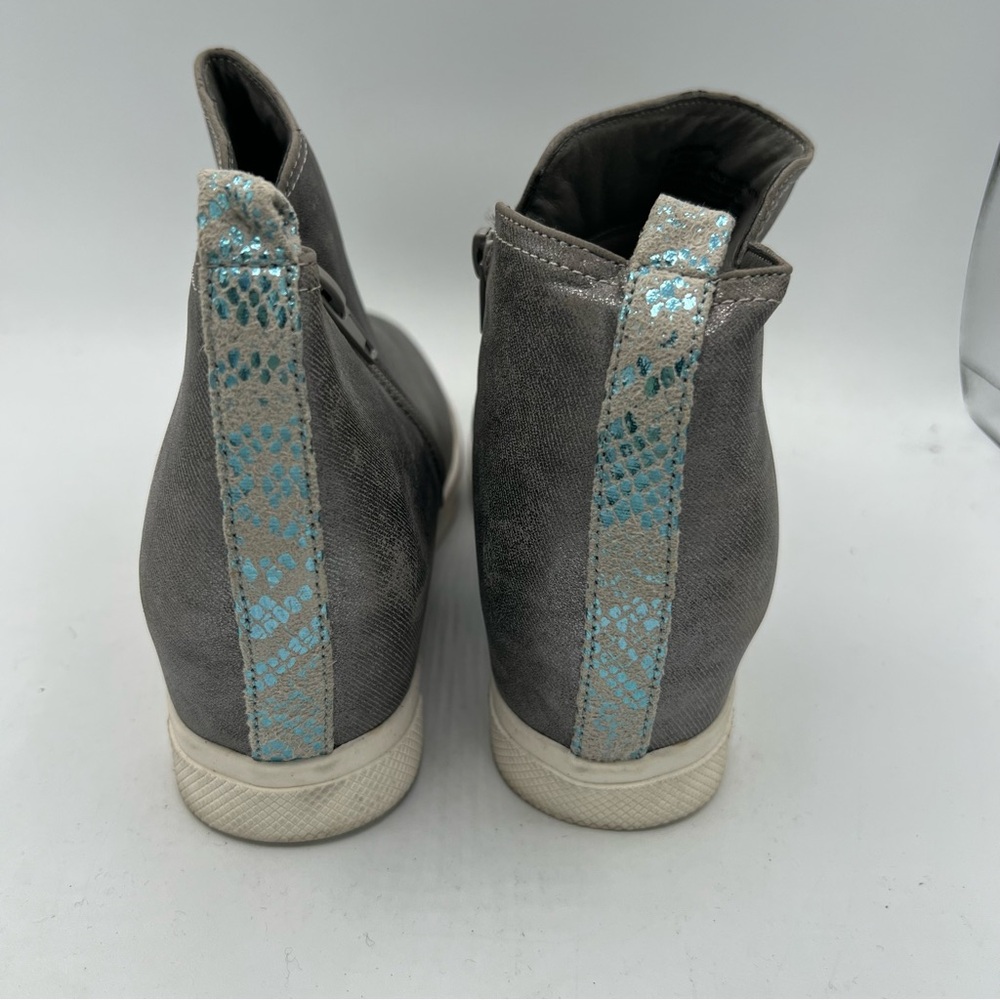 Treasure & Bond Women's Sz 5 Silver Faux Leather Parker Wedge Ankle Booties - Picture 4 of 9